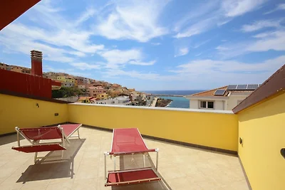 Vista mare, ampio terrazzo e aria...