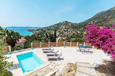 Villa in Aiguebelle mit Meerblick & Pool