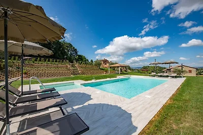 Provinzielle Villa in Cortona mit Pool