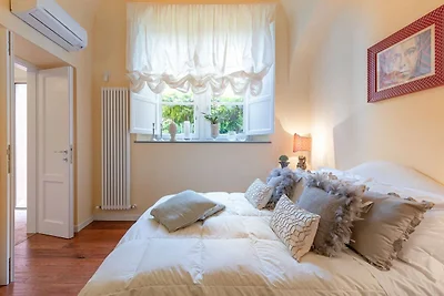 Ampio appartamento con giardino privato