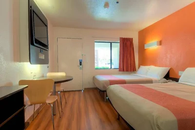 2 tweepersoonsbedden | Koelkast
