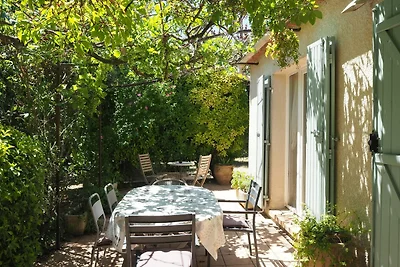 Charmantes Ferienhaus mit Garten und Privatpo...