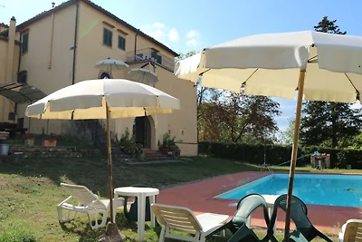 Villa in Vicchio mit Tennisplatz