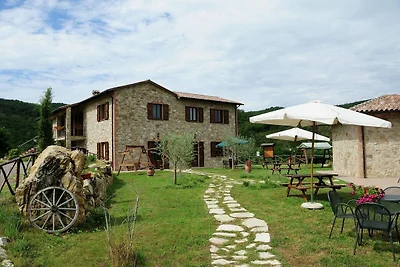 Caratteristico agriturismo a Passignano con...