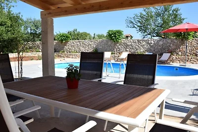 Ferienhaus in Malinska mit Schwimmbecken