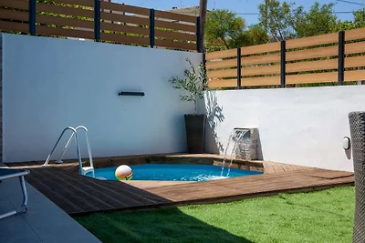 Moderne Ferienvilla für 6 Personen mit Pool