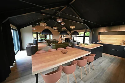 Luxuriöses Ferienhaus mit Innenpool