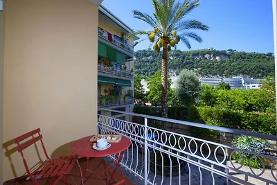 Accogliente rifugio a Sorrento con giardino