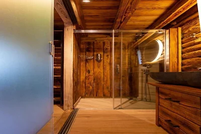 Spazioso chalet in legno con terrazza...