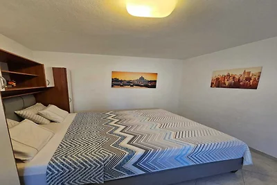 Appartamento con 2 camere da letto a Tribunj