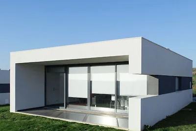 Villa moderna con bella vista, situato su un ...