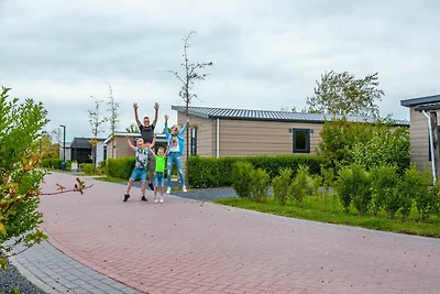 Modern chalet met afwasmachine, aan het...