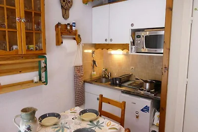 Studio-Residenz aus wei�en Steinen