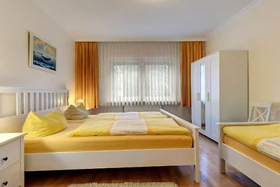 Appartement 3, Maison près de la forêt