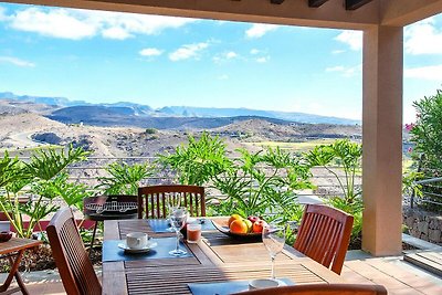 Vakantiehuis met zwembad en panoramisch uitzi...