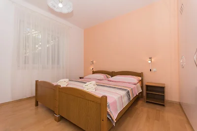 Apartments Mastelić - Three Bedroom Apartment...