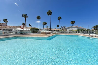 Zentraler Bungalow mit Pool