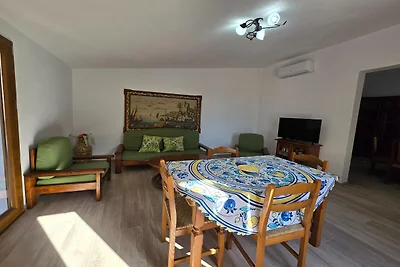 Freistehende Villa mit Garten und Klimaanlage