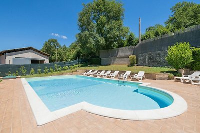 Tranquilla casa vacanze a Sellano con piscina