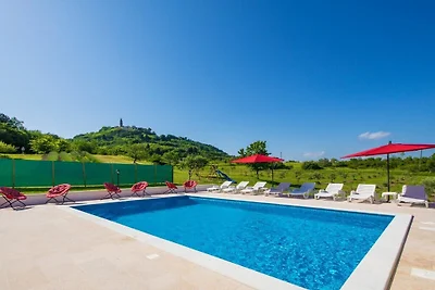 Vakantiehuis in Pićan met zwembad