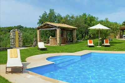 Geräumige Villa auf Korfu mit privatem Pool
