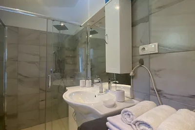 Luxury Lovran Apartments with Swimming Pool -...