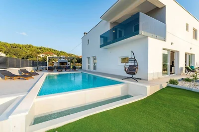 Villa am Meer mit Swimmingpool in Barotul