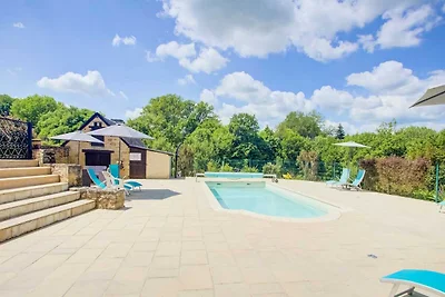 Angenehmes Ferienhaus mit privatem Pool