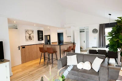 Wellness-Bungalow mit Whirlpool und Sauna