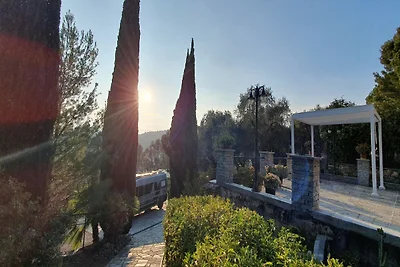 Appartement aan het zwembad in een Italiaanse...