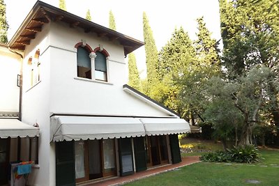 Villa moderna a Garda con piscina privata