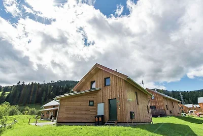 Angenehmes Chalet mit Sauna und Außenjacuzzi