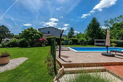 Villa in Santalezi mit Schwimmbecken