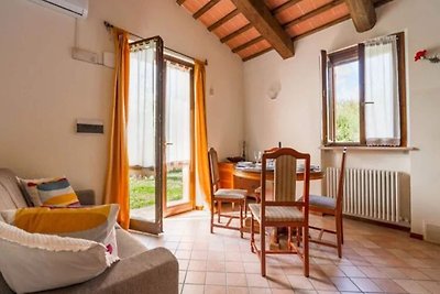 Bella casa vacanze ad Urbania con giardino