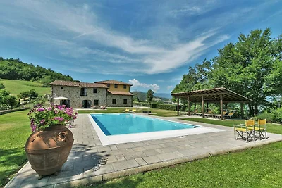 Schönes Herrenhaus in Poppi mit Pool