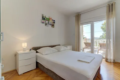Apartment in Senj Lika-Karlovac mit Terrasse