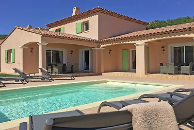 Villa in Le Plan-de-la-Tour met groen...