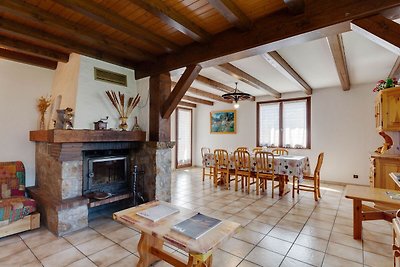 Modernes Ferienhaus in Montagny mit Balkon