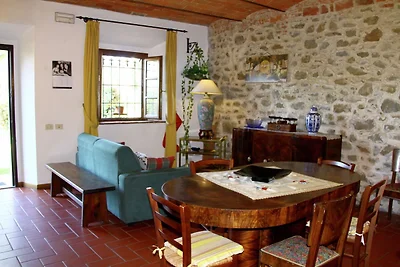 Splendido agriturismo con piscina in comune
