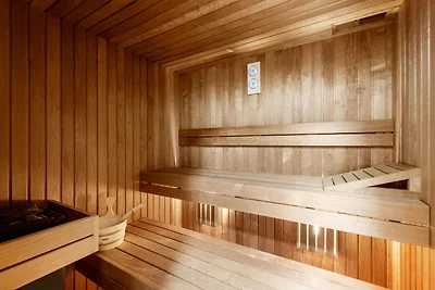 Luxusvilla mit Swimmingpool und Sauna