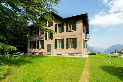 Villa in Civenna mit Balkon und Barbecue