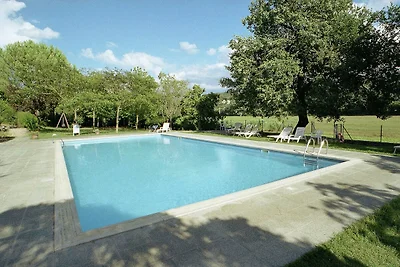 Appartamento a Mantignana con piscina comune