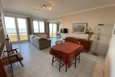 Ruime studio met prachtig uitzicht op zee