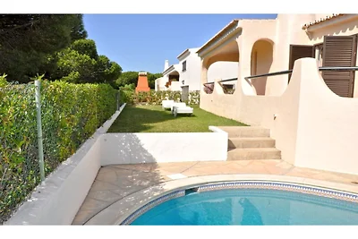 Traditionelle portugiesische Villa im rustika...