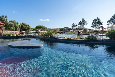 Mobilhome im Ferienpark mit grosser...