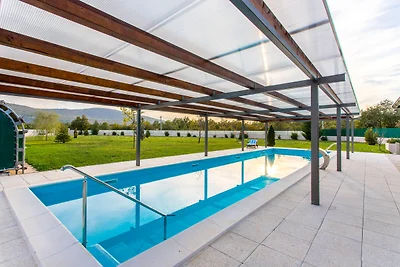 Casa vacanze a Neoric con piscina riscaldata