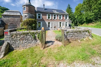 Castello di Férot situato a Ferrières