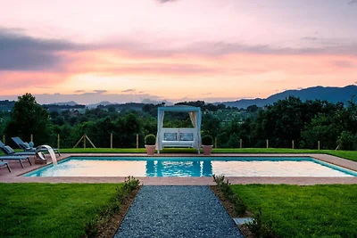 Villa a Lucca con piscina e vista