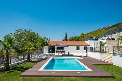 Villa Florinda mit Pool in der Nähe von Split