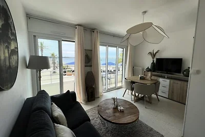 Wohnung in Grau du Roi mit Meerblick